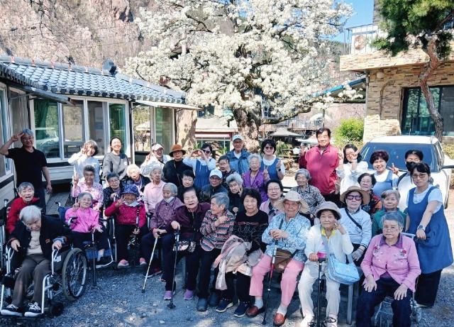 맘편한주간보호센터 사회적응훈련 (야외활동-산 ...