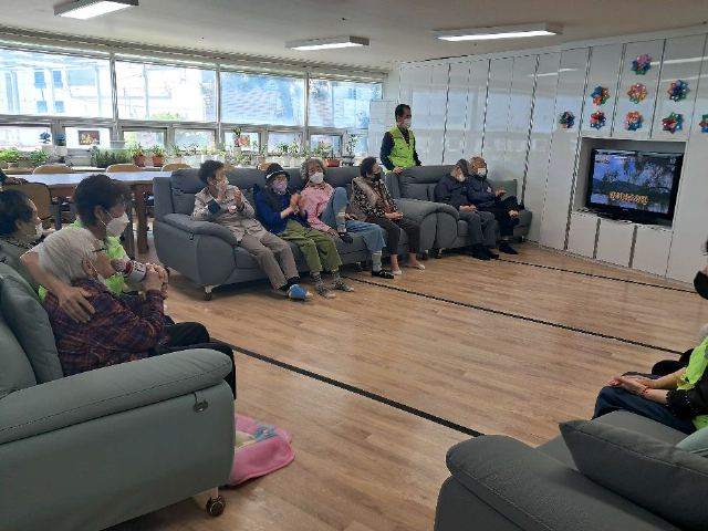 전포어르신주간보호센터 2026년 5월 노래교실
