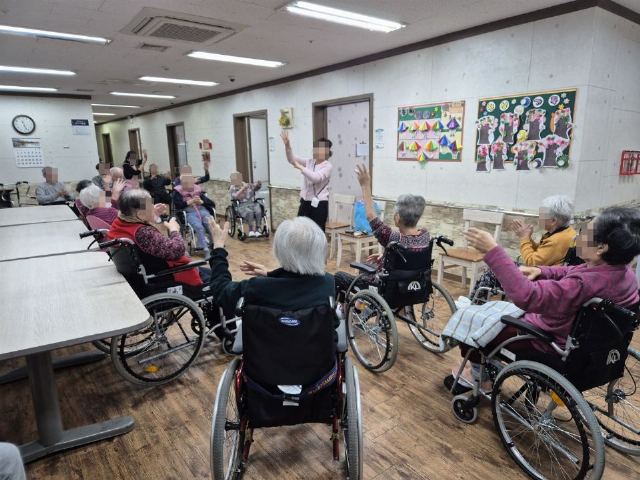 성남 천상의집 1관 신체기능프로그램