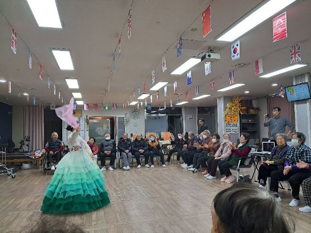 예성노인복지센터 크리스마스 직원공연