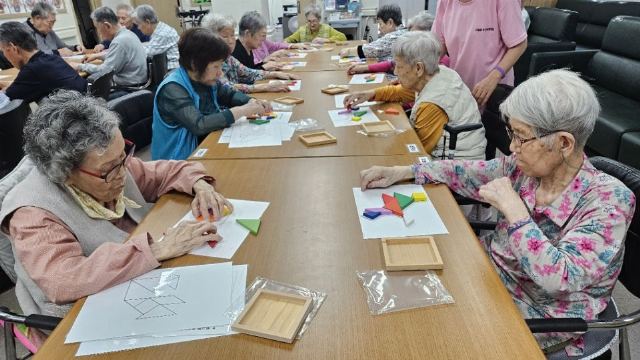 디딤돌 주간보호센터 노인교구 5월프로그램