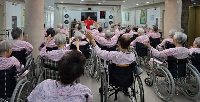 패밀리전문요양원 실버체조