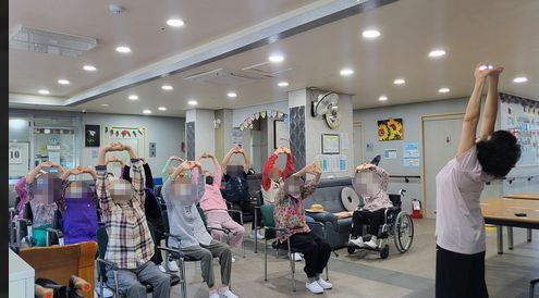 유박사재가노인복지센터 신체기능향상프로그램