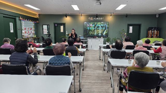 부모애주간보호센터 해피노래교실 프로그램사진
