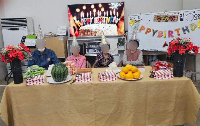 남가좌데이케어센터 5월 어르신 생신잔치