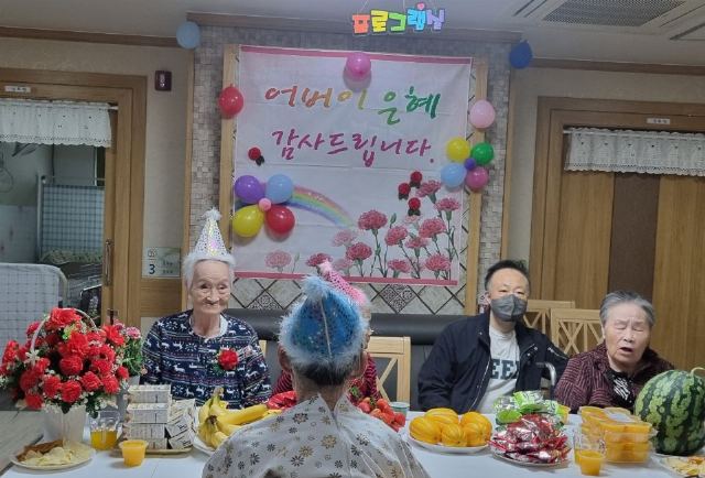 노블레스요양원1 어버이날 잔치