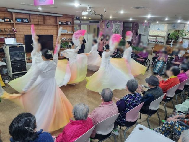 정겨운 뜰안 2024-01-30