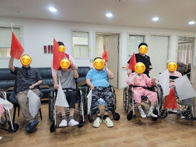 평강노인요양원 외부강사와 함께 신나는 프 ...