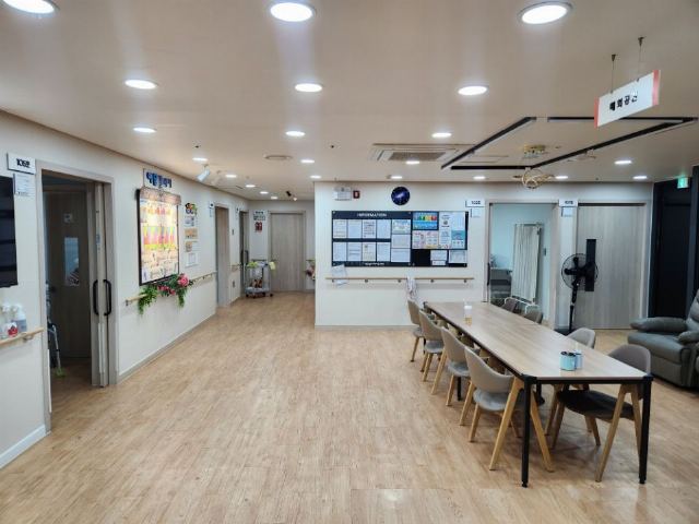 예담실버케어요양원 내부4_거실1