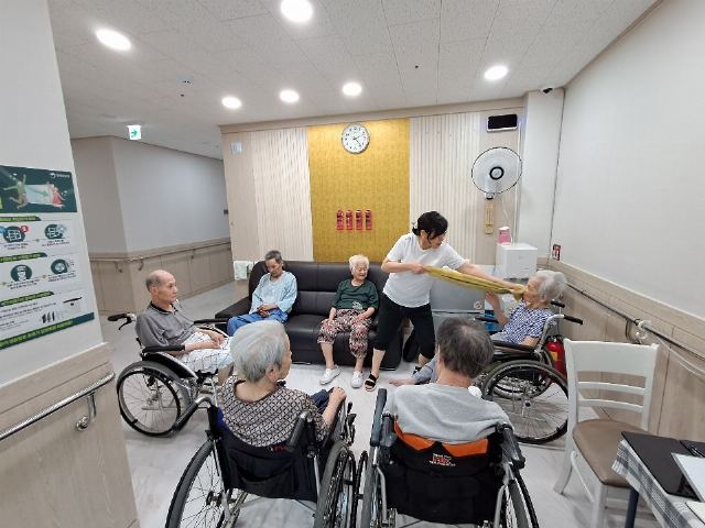 브니엘요양원 활기찬 수건체조