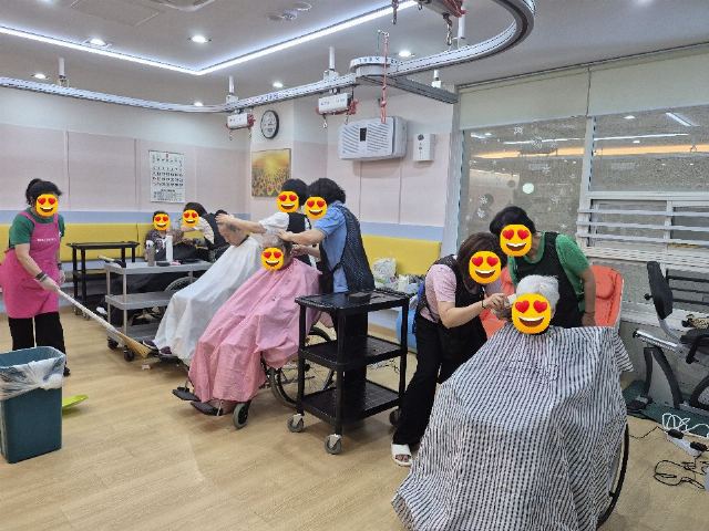 대한노인종합센터 재활전문요양원 26년 8월 이미용 사진