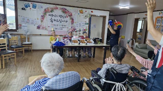 정원있는요양원 어르신 생신잔치