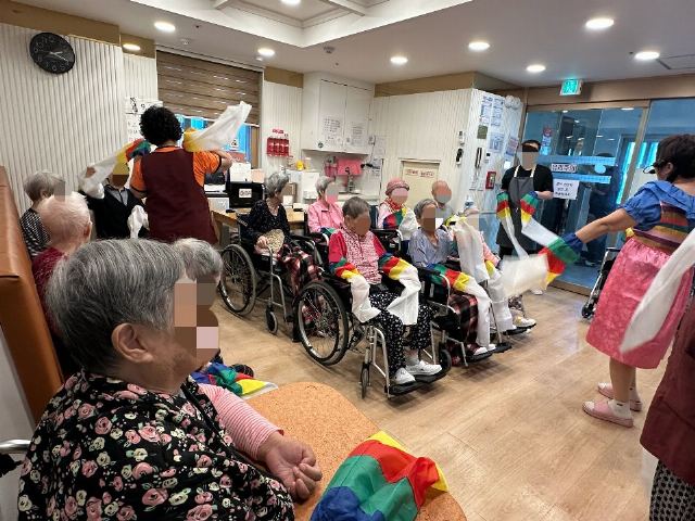 괜찮은 요양원 < 소리꽃 > 놀며 삽시다