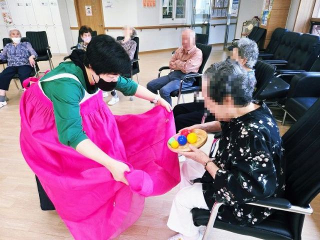사랑채주간보호센터 추억 회상테라피