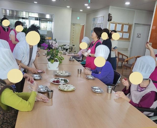 사임당요양원 송편 빚기