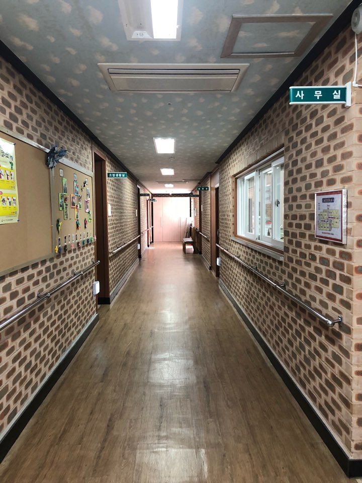 효도마을 노인주간보호센터 공동생활가정 복도