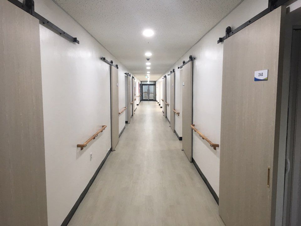 간호전문노인요양원 생활실 복도