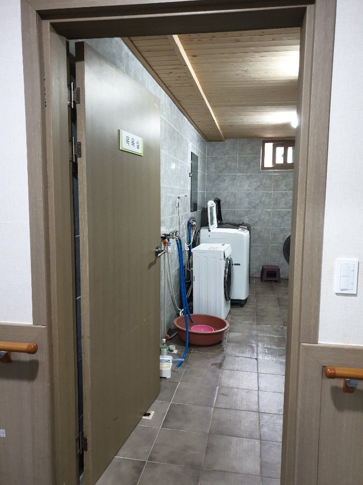 온정노인요양원 목욕실-세탁실