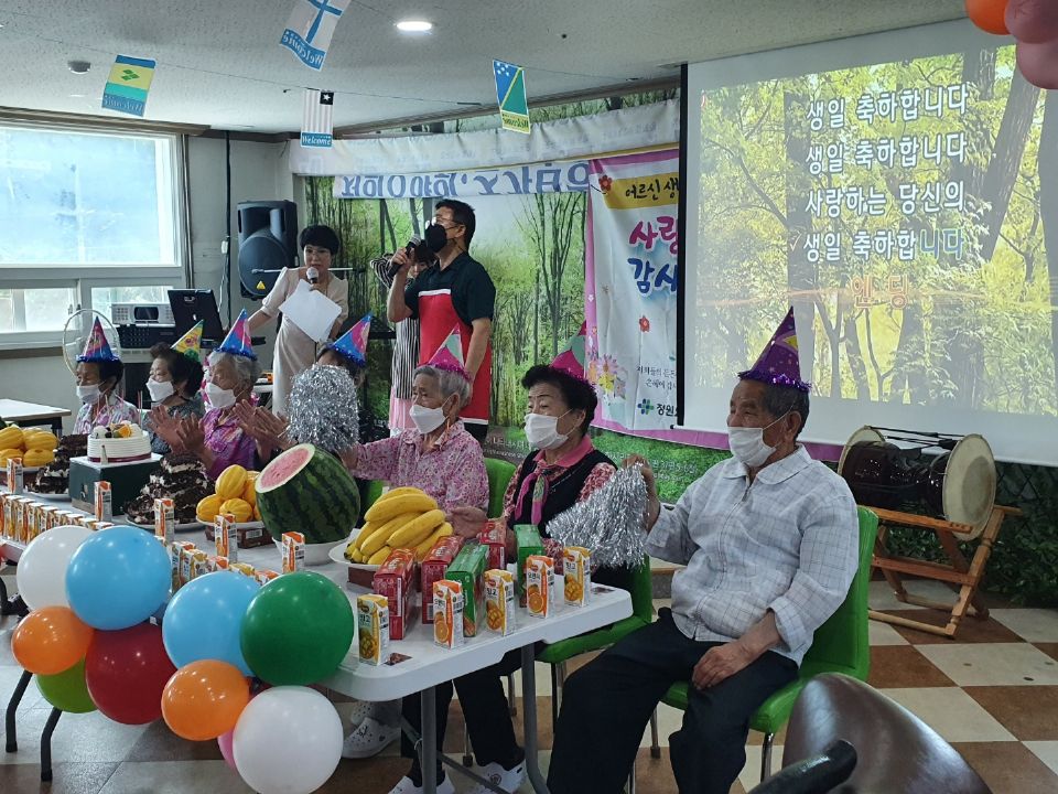 부여정원주야간보호센터 생신잔치입니다.