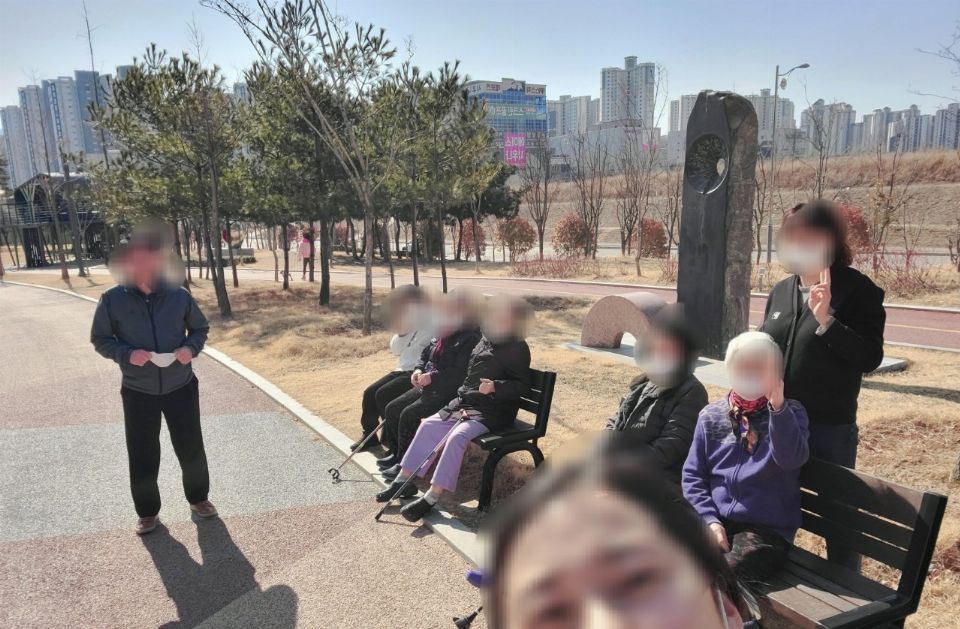물금주간보호센터 날씨 좋은날은 나들이를 가 ...