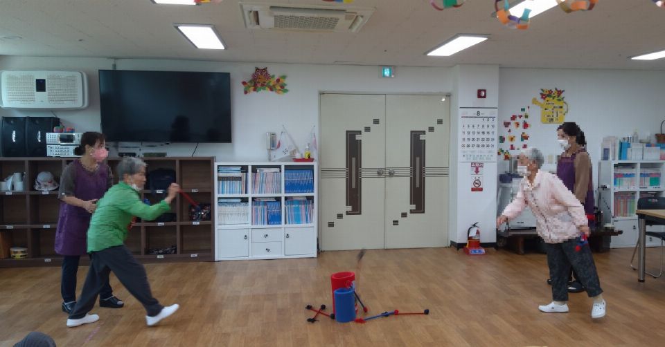 의령노인통합지원센터 투호놀이