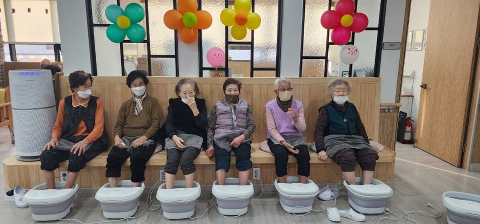 심청이어르신주간보호재가센터 2025.01.24 족욕하 ...
