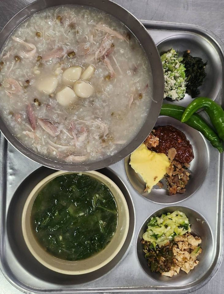 푸른초장요양원2 복날 먹었던 삼계죽입니다.