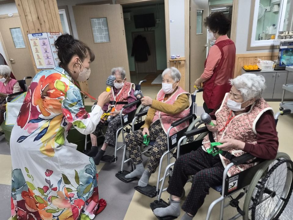 늘푸른요양원 맞춤형 프로그램(인지노래)