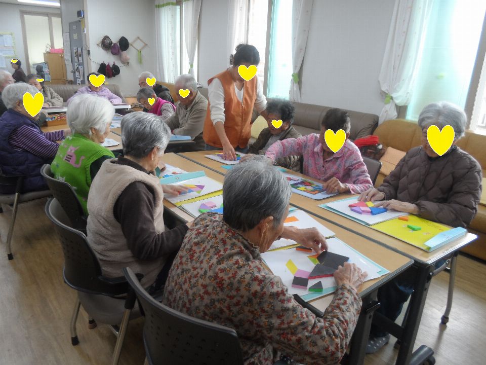 은빛마을노인복지센터 인지교구활동(퍼즐및교구맞추 ...