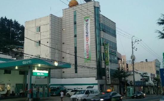 잡은손노인복지센터 시설 외부전경입니다.