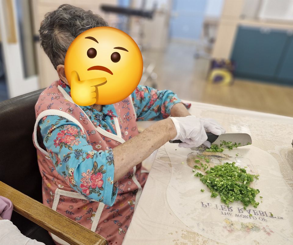 정다운간호사의집주야간보호센터 사회적응-요리활동(동그랑땡 ...